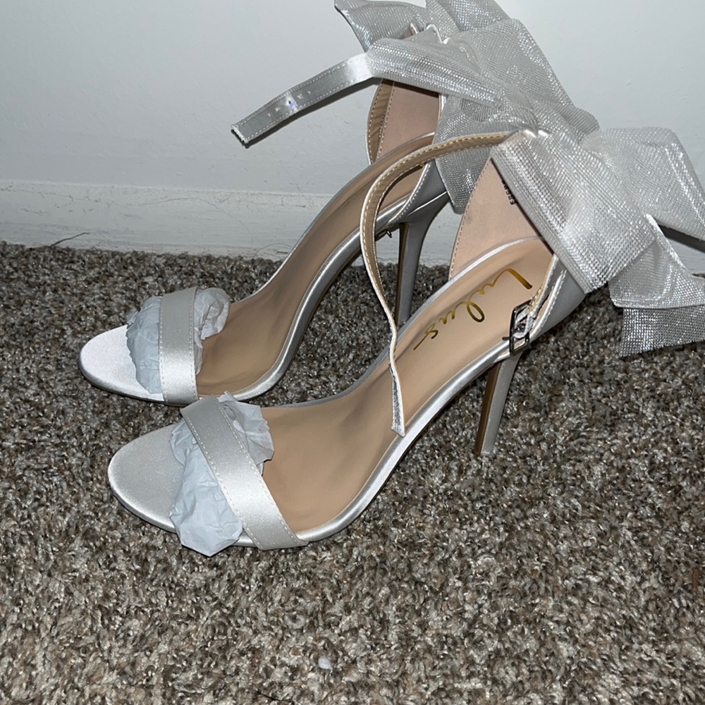Back Bow wedding style stilettos!